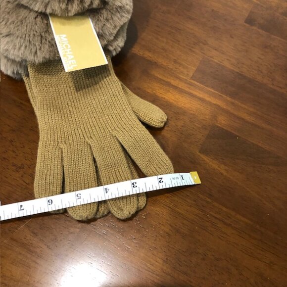 Michael Kors Faux Fur Dark Camel Gloves NWT - Picture 7 of 10